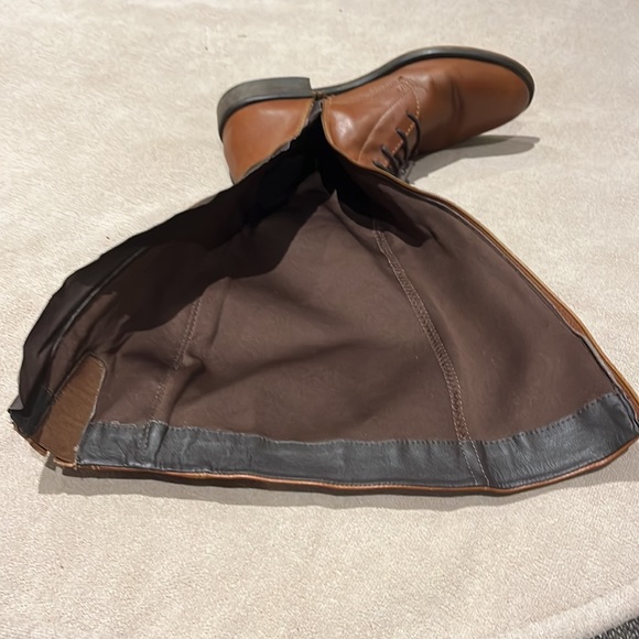 TOWN SHOES Tall Tan Riding Boots with inside zipper and gold accents size 8 - Picture 10 of 13